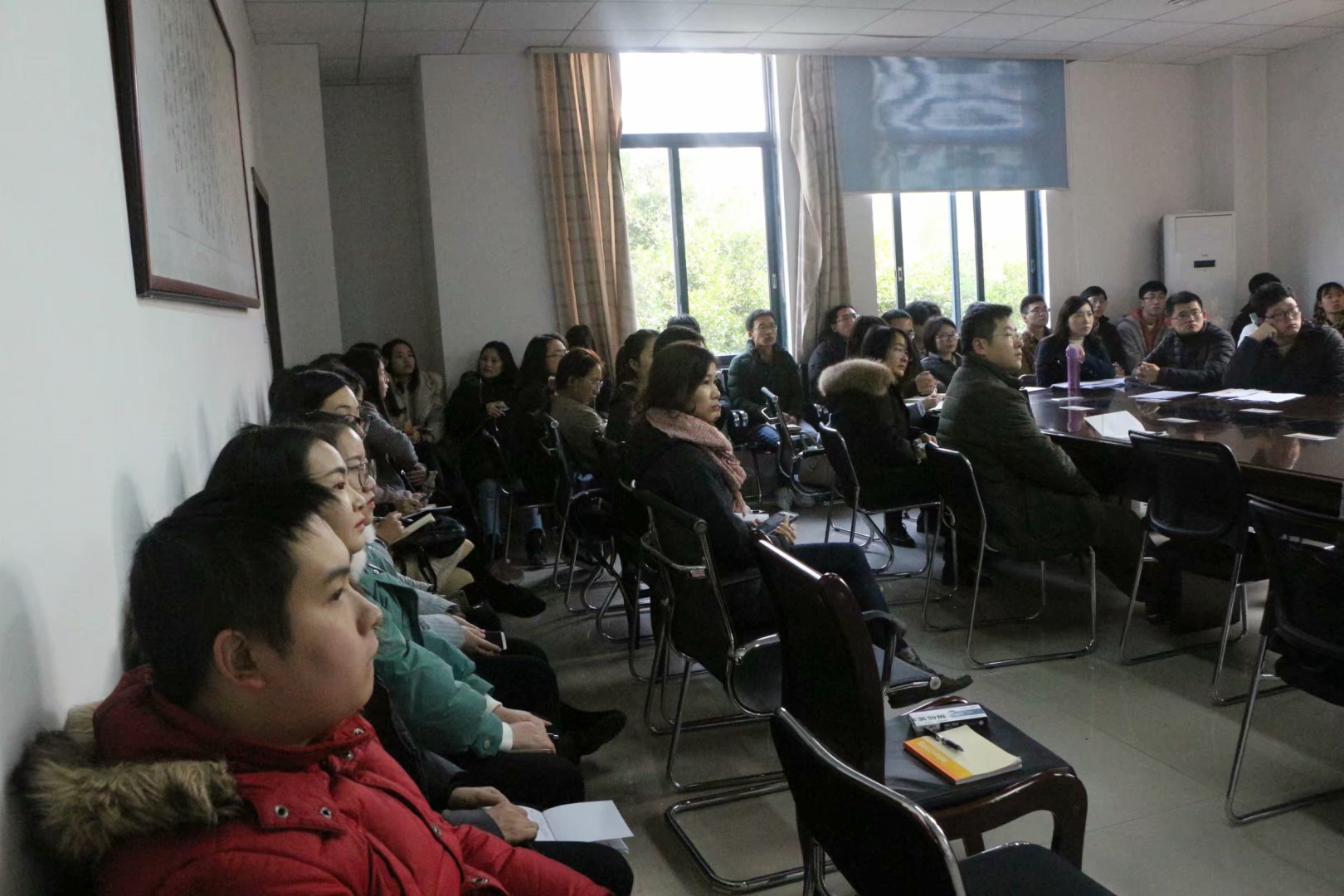 王戈教授莅临少妇白洁
进行学术交流