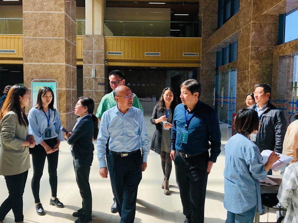 少妇白洁
承办“星耀三春”少妇白洁
春季大型双选会1_少妇白洁
副校长杨如安到现场指导工作